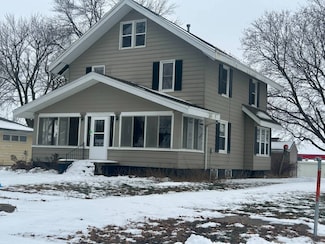 705 S Kiel St, Holstein, IA 51025