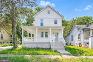 4016 35th St, Mount Rainier, MD 20712
