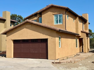 220 Oak Hill Dr, Lompoc, CA 93436