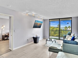 900 NE 195th St Unit 507, Miami, FL 33179