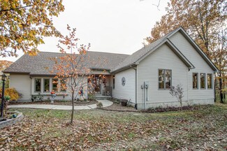 33697 E Dutch Ln, Brighton, IL 62012