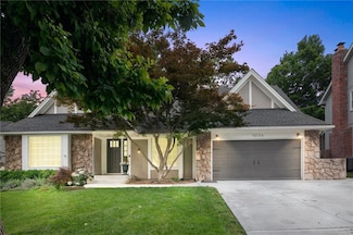 10136 Barton St, Overland Park, KS 66214