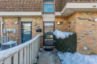 7421 Country Brook Dr, Indianapolis, IN 46260
