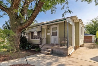 24676 Lambrecht Ave, Eastpointe, MI 48021