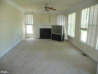 11416 Woodview Dr, Hagerstown, MD 21742