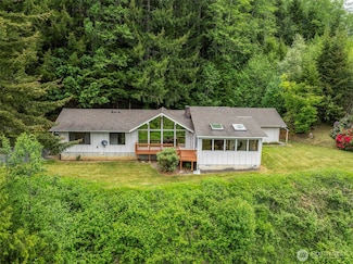 1086 Washington 4, Cathlamet, WA 98612
