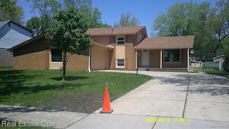 8240 Hampton Rd, Grosse Ile, MI 48138