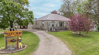 W8749 Hunters Rd, Hortonville, WI 54944