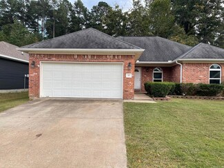 522 Wisteria Dr, Bauxite, AR 72011