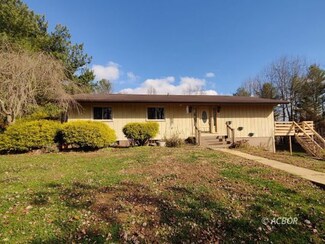 5665 E Clinton St, Albany, OH 45710