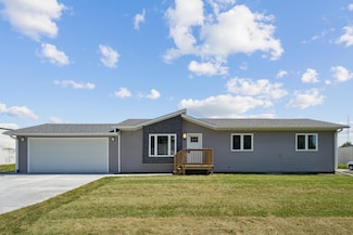 405 10th St, Nevada, IA 50201