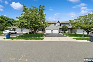 7 Sloop Square, Freehold, NJ 07728