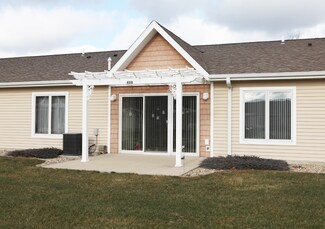 1412 Stone Ln Unit 408, Waverly, IA 50677