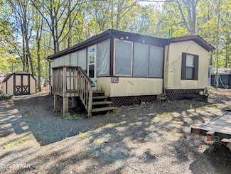 4051 Hopi Ln, Shohola, PA 18458