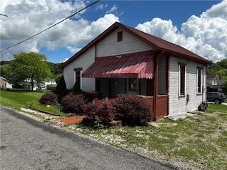 135 2nd St, Rogersville, PA 15359