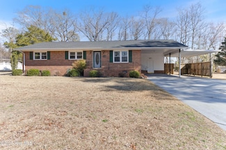 103 Winter Cir, Elizabethtown, NC 28337