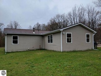 285 Reynolds Rd, Interlochen, MI 49643