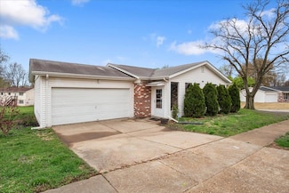 2428 Central Parkway Dr, Florissant, MO 63031