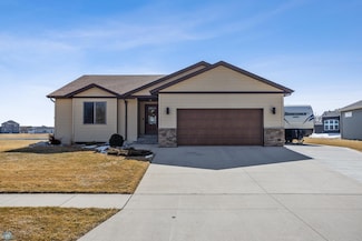 1309 Goldenwood Dr, West Fargo, ND 58078