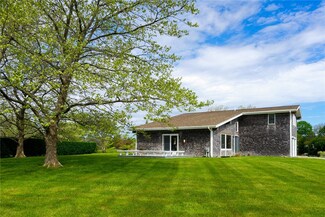 21 Side Rd, Little Compton, RI 02837