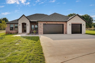 2199 N Silver Charm Ave, Springfield, MO 65802