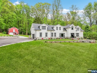432 Fox Chase Rd, Chester, NJ 07930