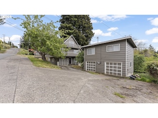 976 E St, Coos Bay, OR 97420
