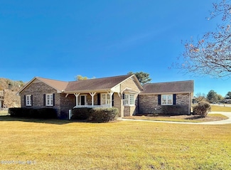 3809 Robin Rd, Ayden, NC 28513