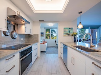 6585 Nicholas Blvd Unit 303, Naples, FL 34108