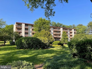 7400 Lakeview Dr, Bethesda, MD 20817