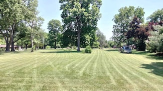 215 Sharon Dr, Sleepy Hollow, IL 60118