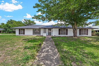 1400 Crescent Dr, Sherman, TX 75092