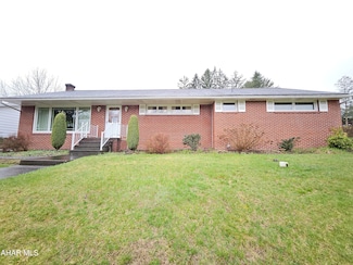 1040 Laurel Dr, Tyrone, PA 16686