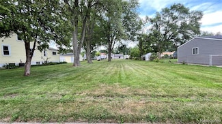 27250 Edward St, Roseville, MI 48066