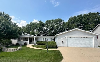 5724 Cypress Ln, Machesney Park, IL 61115