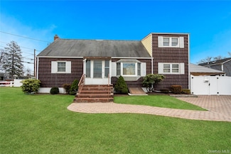 149 Byrd St, Lindenhurst, NY 11757