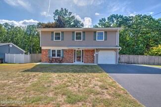 20 Pepperridge Rd, Howell, NJ 07731