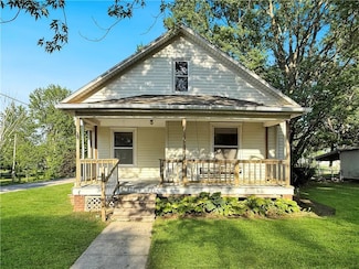321 N Grand St, Corder, MO 64021