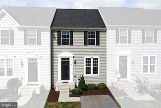 7 Ontario Dr, Falling Waters, WV 25419