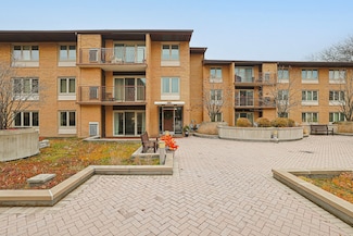 2420 W Talcott Rd Unit 109, Park Ridge, IL 60068