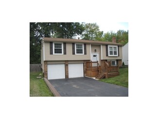 1232 Woodledge Dr, Mineral Ridge, OH 44440