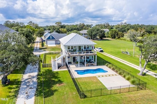 474 Andrews Rd, Hampstead, NC 28443