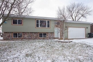 510 E 5th St, Huxley, IA 50124