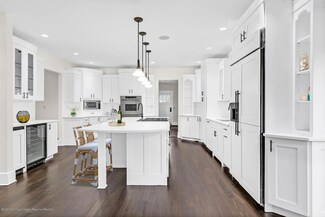 16 Robin Rd, Rumson, NJ 07760