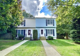 2 Riverwoods Ct, Rumford, RI 02916