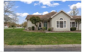 16 Hunters Woods Blvd Unit D, Canfield, OH 44406