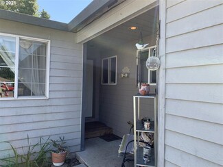 418 SE 34th Cir, Troutdale, OR 97060
