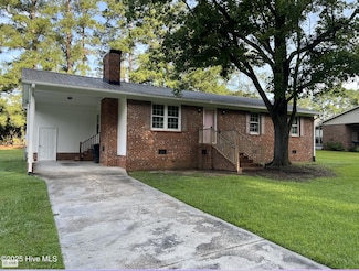 901 Jasper St, Clinton, NC 28328