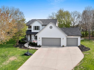 201 Riva Ridge Ln, Neenah, WI 54956