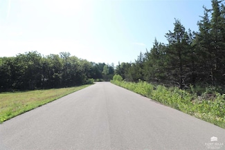 1708 Limestone Ln, Junction City, KS 66441